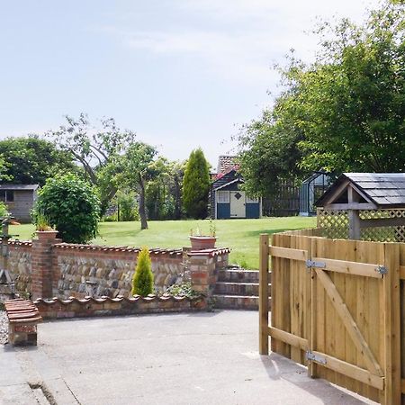 West End Farmhouse Barmston Exterior photo
